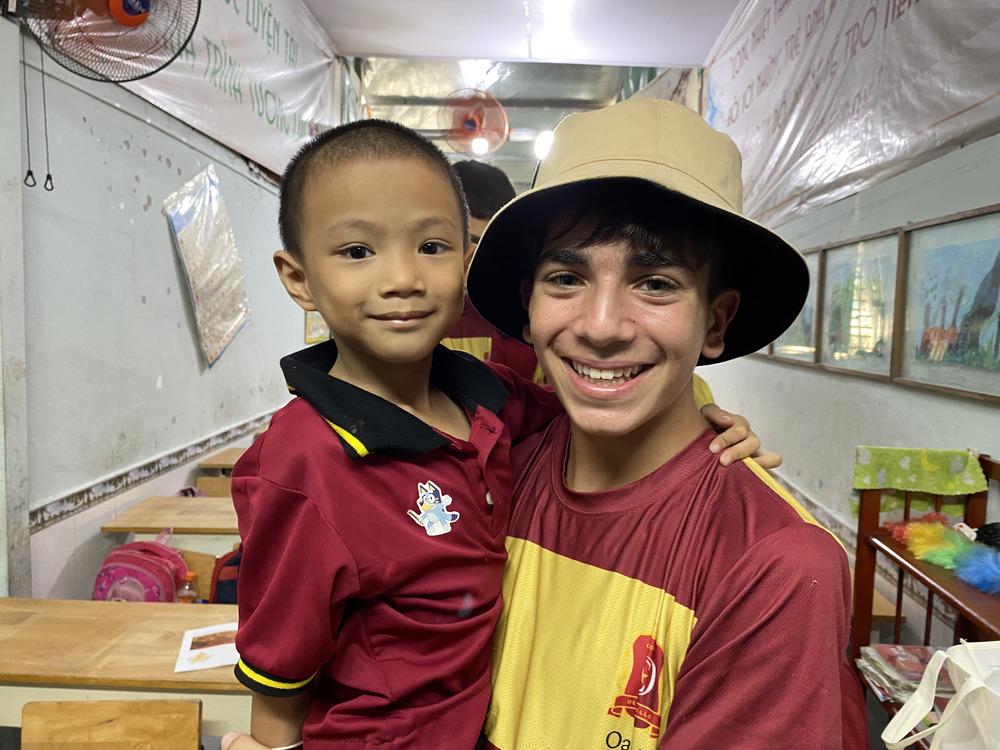 Guides who understand school students